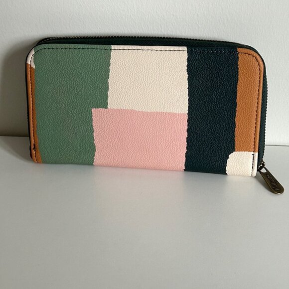 thirty-one Handbags - NWOT Thirty-One All About The Benjamins Wallet AN04 Deco Patchwork Smooth Pebble